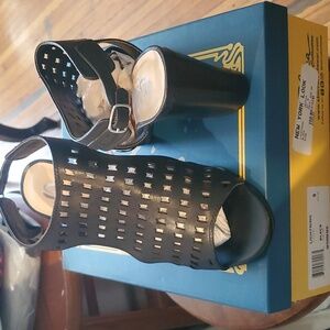 Nwt Sbicca Elegant Black Cutout Sandals 9